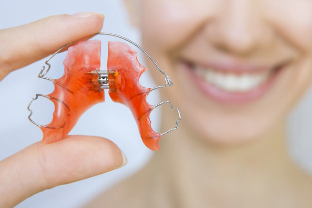 how to prevent teeth shifting dental device showing how to prevent teeth shifting