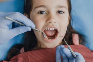 girl gets pediatric dentistry 